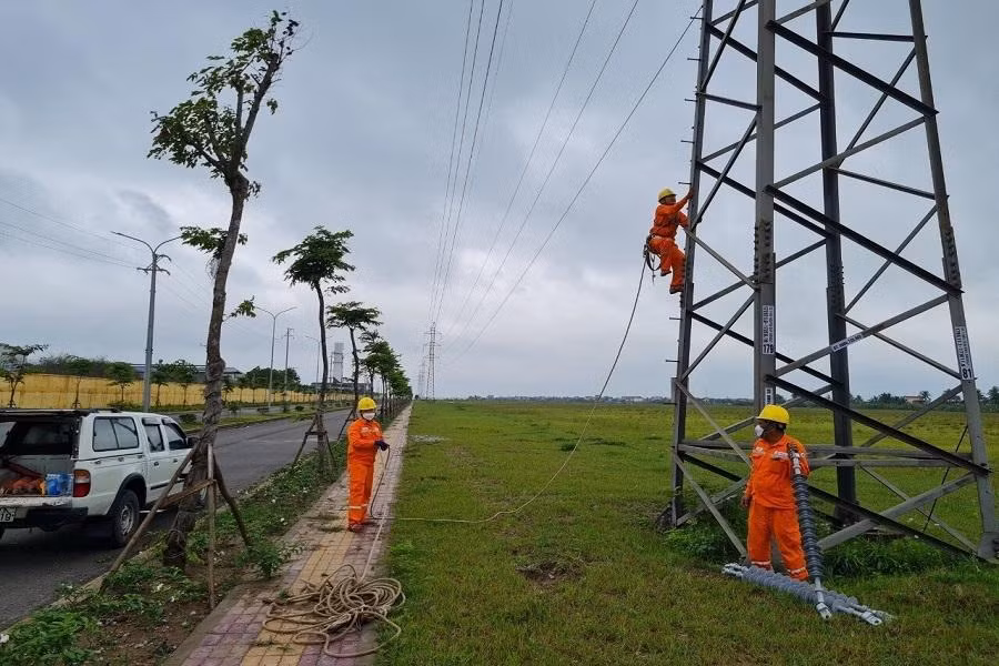 Duy tu sửa chữa lưới điện 110kV để đảm bảo cấp điện an toàn Duy tu sửa chữa lưới điện 110kV để đảm bảo cấp điện an toàn