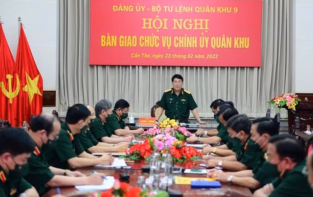 Đại tướng Lương Cường phát biểu giao nhiệm vụ cho Đảng ủy, Bộ Tư lệnh Quân khu 9. Đại tướng Lương Cường phát biểu giao nhiệm vụ cho Đảng ủy, Bộ Tư lệnh Quân khu 9.