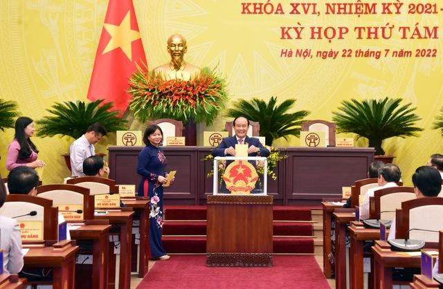 Đại biểu Hội đồng nhân dân Thành phố Hà Nội bầu Chủ tịch Uỷ ban nhân dân Thành phố - Ảnh: VGP/GH Đại biểu Hội đồng nhân dân Thành phố Hà Nội bầu Chủ tịch Uỷ ban nhân dân Thành phố - Ảnh: VGP/GH