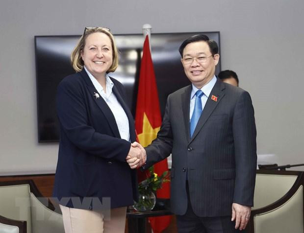Chủ tịch Quốc hội Vương Đình Huệ tiếp Bộ trưởng Bộ Thương mại quốc tế Anh Anne-Marie Trevelyan. (Ảnh: Doãn Tấn/TTXVN)