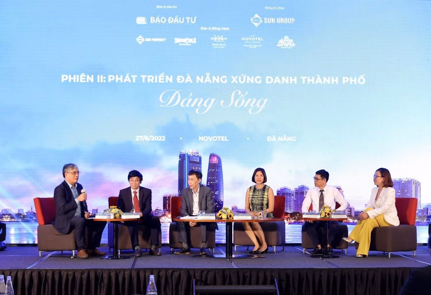 Hội thảo Phát triển Đà Nẵng xứng danh thành phố đáng đến và đáng sống. Hội thảo Phát triển Đà Nẵng xứng danh thành phố đáng đến và đáng sống.
