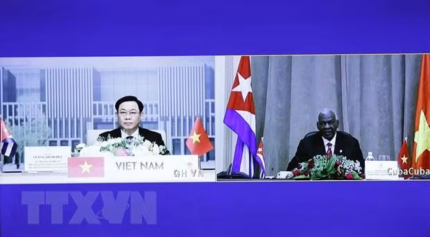 Chủ tịch Quốc hội Vương Đình Huệ và Chủ tịch Quốc hội Chính quyền nhân dân Cuba Esteban Lazo Hernandez. (Ảnh: Doãn Tấn/TTXVN)
