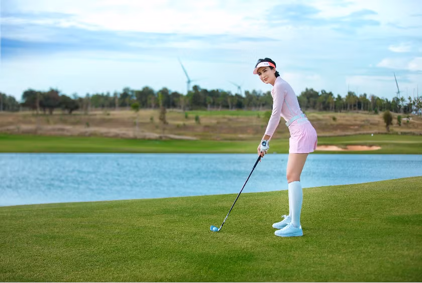 Một trong những lý do Diễm đầu tư biệt thự PGA Golf Villa là vì cô rất yêu thích bộ môn golf. Khi tìm hiểu, cô được biết cụm sân golf NovaWorld Phan Thiet sở hữu bản quyền độc quyền từ Hiệp hội Golf Chuyên nghiệp Mỹ (PGA), đáp ứng tiêu chuẩn để tổ chức các giải đấu quốc tế. Một trong những lý do Diễm đầu tư biệt thự PGA Golf Villa là vì cô rất yêu thích bộ môn golf. Khi tìm hiểu, cô được biết cụm sân golf NovaWorld Phan Thiet sở hữu bản quyền độc quyền từ Hiệp hội Golf Chuyên nghiệp Mỹ (PGA), đáp ứng tiêu chuẩn để tổ chức các giải đấu quốc tế.