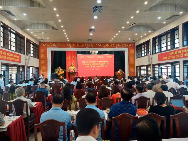 Lễ phát động phong trào thi đua “Xây dựng môi trường văn hóa trong các cơ quan báo chí” diễn ra vào sáng 21/6 - Ảnh: VGP/Nguyễn Hoàng Lễ phát động phong trào thi đua “Xây dựng môi trường văn hóa trong các cơ quan báo chí” diễn ra vào sáng 21/6 - Ảnh: VGP/Nguyễn Hoàng