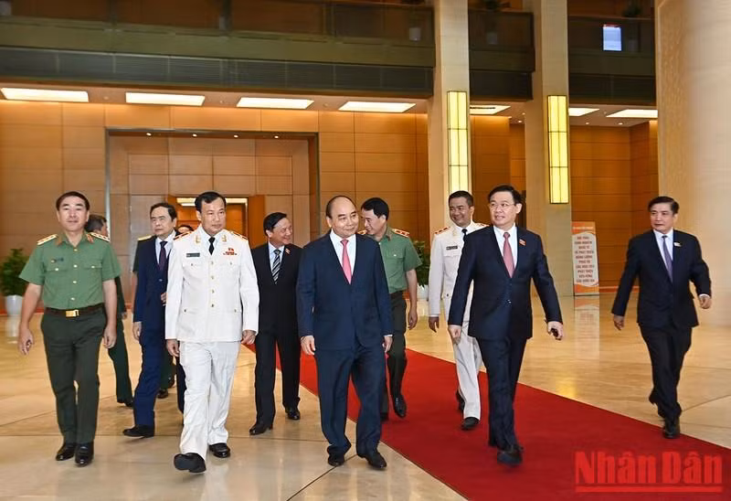 Chủ tịch nước Nguyễn Xuân Phúc, Chủ tịch Quốc hội Vương Đình Huệ cùng các đại biểu dự lễ kỷ niệm.