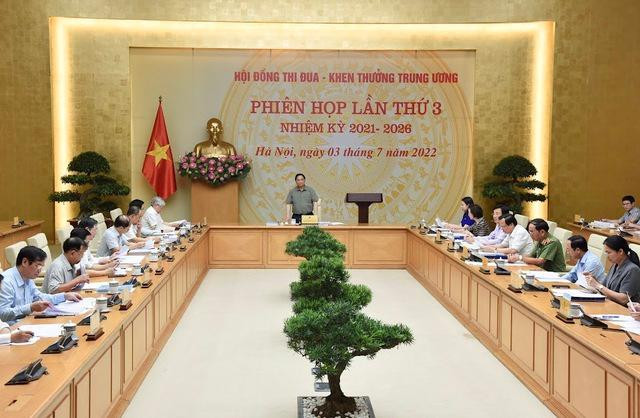 Thủ tướng Phạm Minh Chính, Chủ tịch Hội đồng Thi đua - Khen thưởng Trung ương chủ trì phiên họp lần thứ 3 của Hội đồng để xem xét về việc đề nghị tặng danh hiệu "Anh hùng Lực lượng vũ trang nhân dân" cho các tập thể, cá nhân thuộc Bộ Quốc phòng, Bộ Công an. Ảnh: VGP/Nhật Bắc
