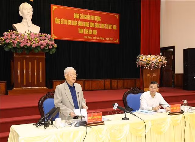 Tổng Bí thư Nguyễn Phú Trọng phát biểu tại buổi thăm, làm việc tại tỉnh Hòa Bình - Ảnh: TTXVN Tổng Bí thư Nguyễn Phú Trọng phát biểu tại buổi thăm, làm việc tại tỉnh Hòa Bình - Ảnh: TTXVN