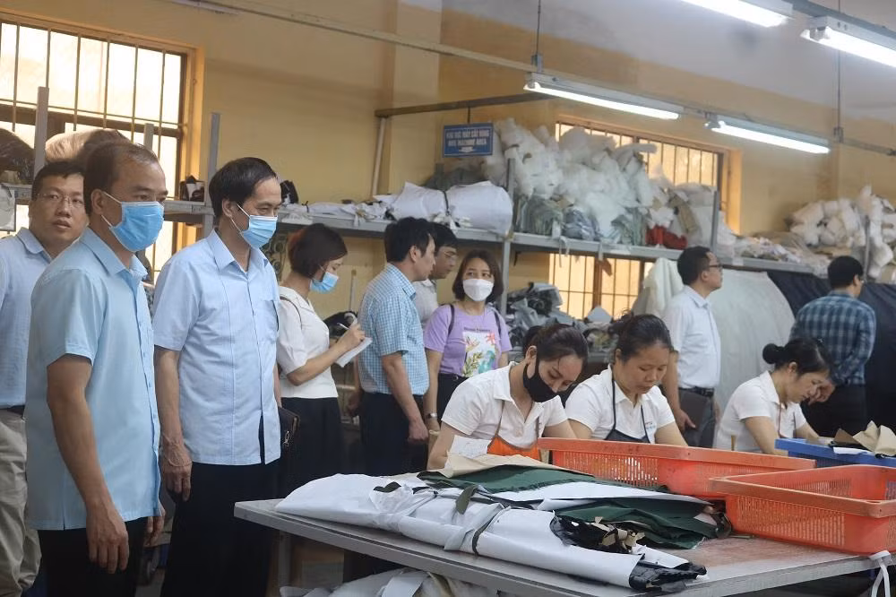 Trường Đại học Công nghiệp Dệt may Hà Nội quản lý Trung tâm Sản xuất dịch vụ bằng chỉ tiêu cụ thể đề ra hàng năm. Ảnh: Doãn Nhàn Trường Đại học Công nghiệp Dệt may Hà Nội quản lý Trung tâm Sản xuất dịch vụ bằng chỉ tiêu cụ thể đề ra hàng năm. Ảnh: Doãn Nhàn