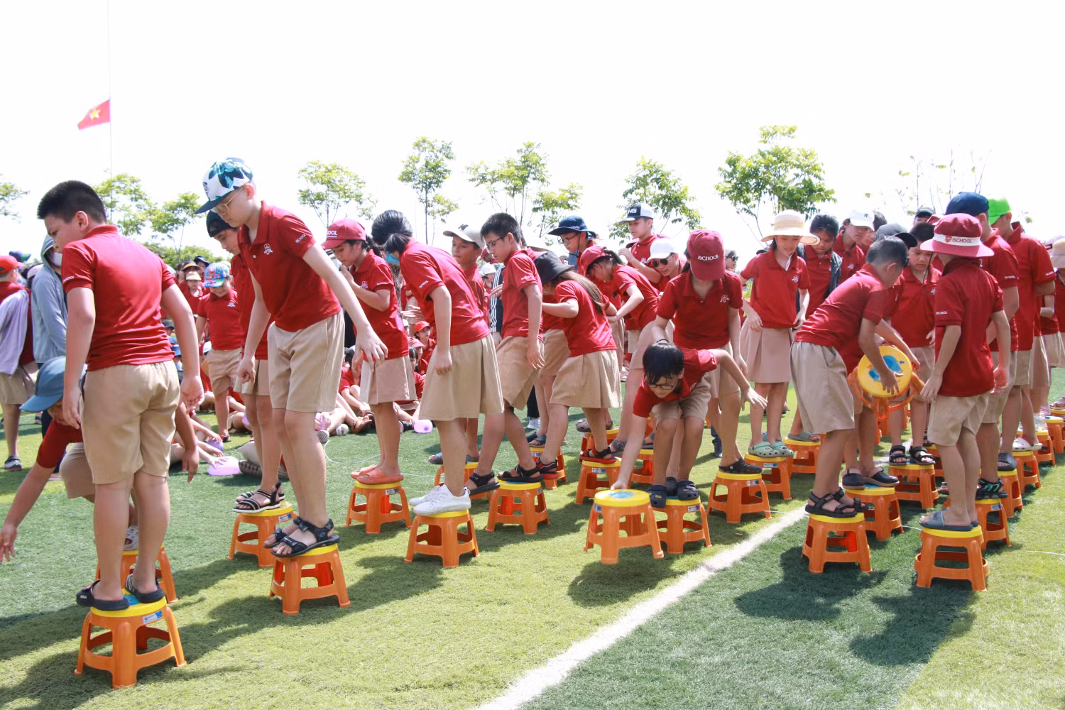 Học sinh khối Tiểu học chơi team building tại Khu du lịch Đá Bạc ECO Học sinh khối Tiểu học chơi team building tại Khu du lịch Đá Bạc ECO