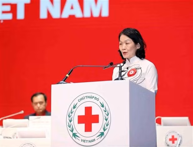 Chủ tịch Hội Chữ thập Đỏ Việt Nam Bùi Thị Hòa khóa X phát biểu tại Đại hội. (Ảnh: Thanh Tùng/TTXVN) Chủ tịch Hội Chữ thập Đỏ Việt Nam Bùi Thị Hòa khóa X phát biểu tại Đại hội. (Ảnh: Thanh Tùng/TTXVN)