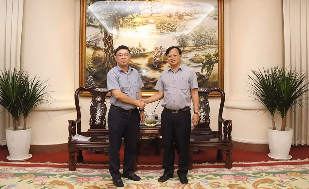 Chủ tịch Uỷ ban nhân dân tỉnh Đồng Nai – Cao Tiến Dũng (ảnh phải) và Tổng giám đốc EVNNPT – Phạm Lê Phú Chủ tịch Uỷ ban nhân dân tỉnh Đồng Nai – Cao Tiến Dũng (ảnh phải) và Tổng giám đốc EVNNPT – Phạm Lê Phú