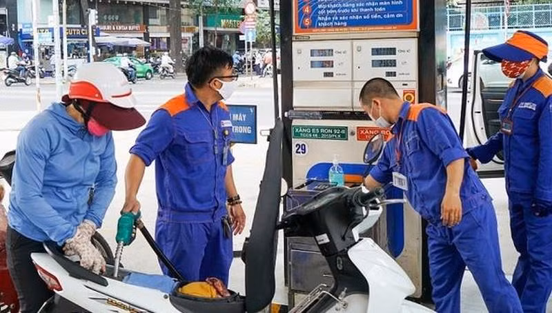 Chính phủ trình Ủy ban Thường vụ Quốc hội điều chỉnh mức thuế bảo vệ môi trường đối với nhóm xăng, dầu, mỡ nhờn