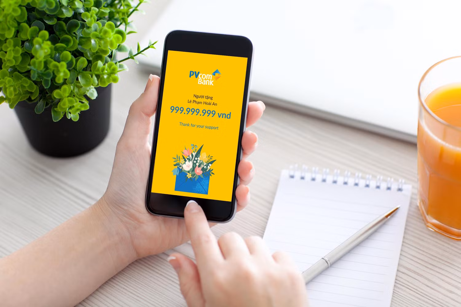 Không chỉ dễ dàng thực hiện giao dịch chuyển khoản, khách hàng của PVcomBank có thể gửi kèm thiệp và lời chúc tùy theo mục đích (Ảnh có tính chất minh họa) Không chỉ dễ dàng thực hiện giao dịch chuyển khoản, khách hàng của PVcomBank có thể gửi kèm thiệp và lời chúc tùy theo mục đích (Ảnh có tính chất minh họa)