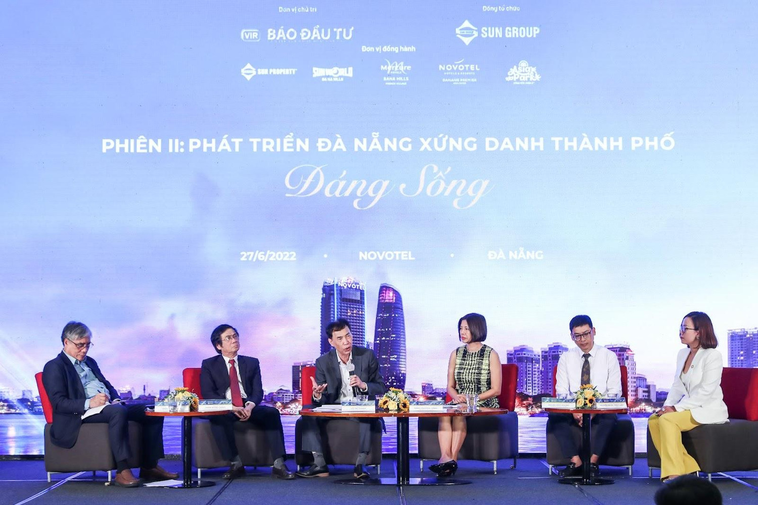 Hội thảo "Phát triển Đà Nẵng xứng danh thành phố đáng đến và đáng sống" vừa diễn ra tại Đà Nẵng.
