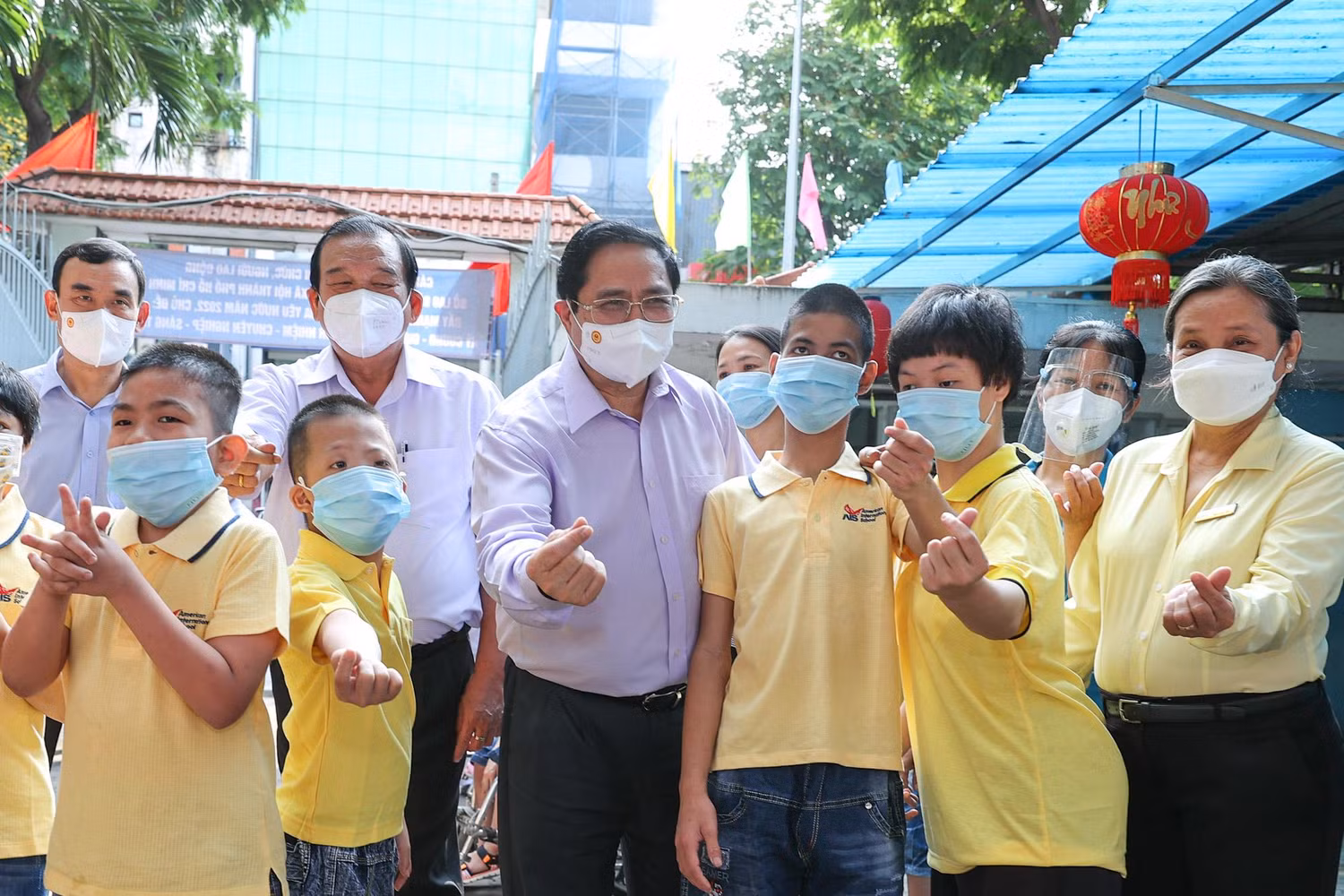 Thủ tướng mong muốn, trước mắt, các cán bộ, nhân viên của Trung tâm tổ chức cho các cháu đón Tết an toàn, vui tươi, đầm ấm. Thủ tướng mong muốn, trước mắt, các cán bộ, nhân viên của Trung tâm tổ chức cho các cháu đón Tết an toàn, vui tươi, đầm ấm.