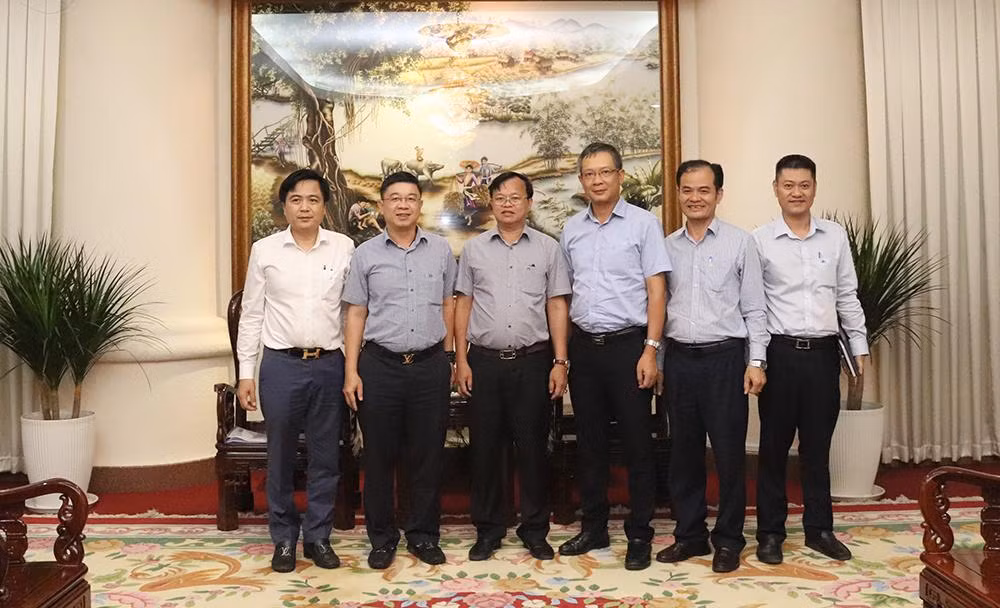 Lãnh đạo Uỷ ban nhân dân tỉnh Đồng Nai cùng lãnh đạo EVNNPT Lãnh đạo Uỷ ban nhân dân tỉnh Đồng Nai cùng lãnh đạo EVNNPT