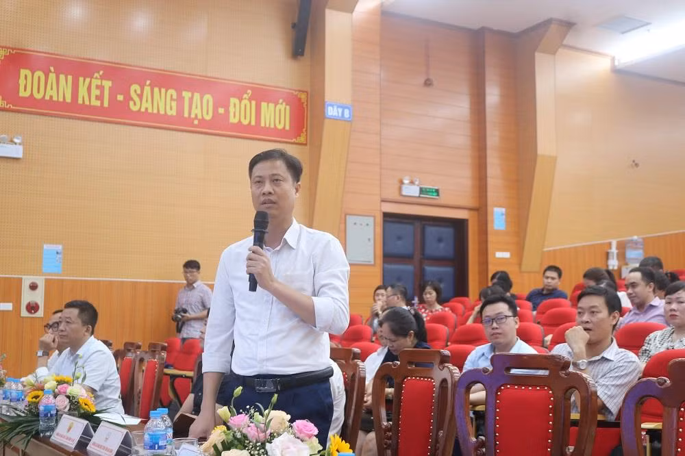 Tiến sĩ Trần Bá Kiên, Hiệu trưởng Trường Cao đẳng Dược Trung ương Hải Dương chia sẻ những vướng mắc trong cách quản lý, vận hành mô hình doanh nghiệp trong nhà trường. Ảnh: Doãn Nhàn Tiến sĩ Trần Bá Kiên, Hiệu trưởng Trường Cao đẳng Dược Trung ương Hải Dương chia sẻ những vướng mắc trong cách quản lý, vận hành mô hình doanh nghiệp trong nhà trường. Ảnh: Doãn Nhàn