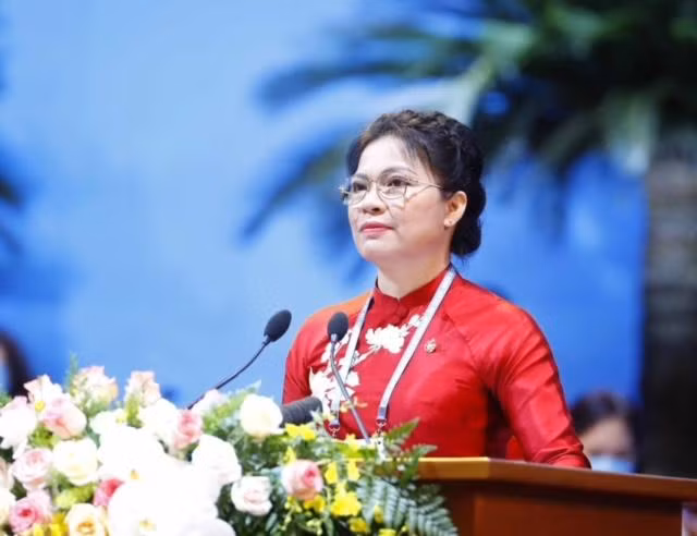 Bà Hà Thị Nga, Ủy viên Ban Chấp hành Trung ương Đảng, Đại biểu Quốc hội khóa XV, Chủ tịch Hội Liên hiệp Phụ nữ Việt Nam khóa XII tái đắc cử Chủ tịch Hội Liên hiệp Phụ nữ Việt Nam khóa XIII. Bà Hà Thị Nga, Ủy viên Ban Chấp hành Trung ương Đảng, Đại biểu Quốc hội khóa XV, Chủ tịch Hội Liên hiệp Phụ nữ Việt Nam khóa XII tái đắc cử Chủ tịch Hội Liên hiệp Phụ nữ Việt Nam khóa XIII.