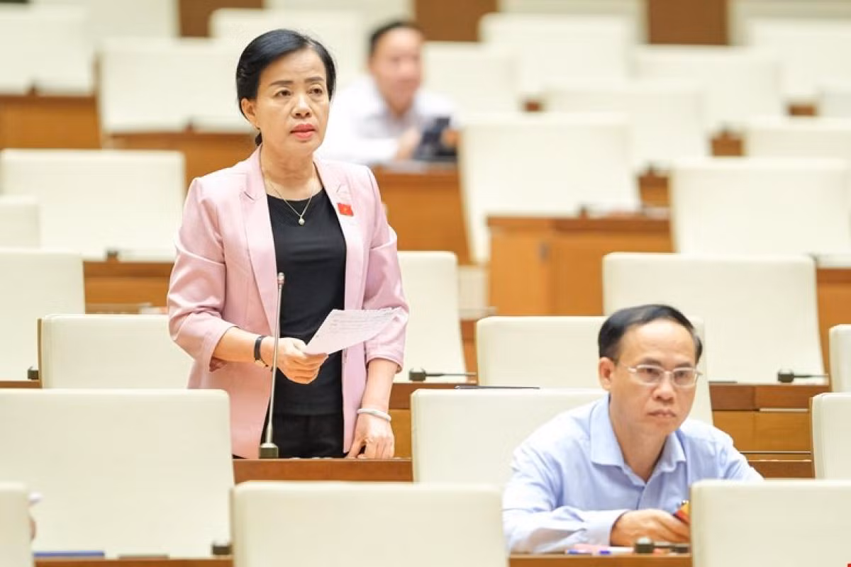 Đại biểu Nguyễn Thị Kim Thúy chất vấn Bộ trưởng Nguyễn Văn Hùng tại điểm cầu Hội trường Diên Hồng - Nhà Quốc hội Đại biểu Nguyễn Thị Kim Thúy chất vấn Bộ trưởng Nguyễn Văn Hùng tại điểm cầu Hội trường Diên Hồng - Nhà Quốc hội
