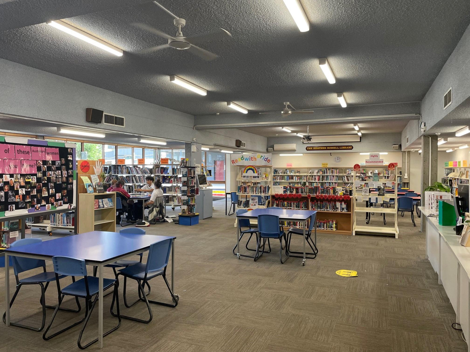 Một góc thư viện trường trung học Williamstown High School. (Ảnh do tác giả cung cấp)