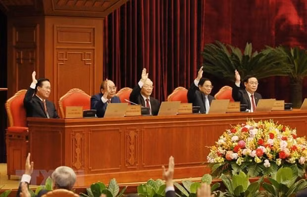 Các đại biểu biểu quyết thông qua chương trình hội nghị. (Ảnh: Phương Hoa/TTXVN)