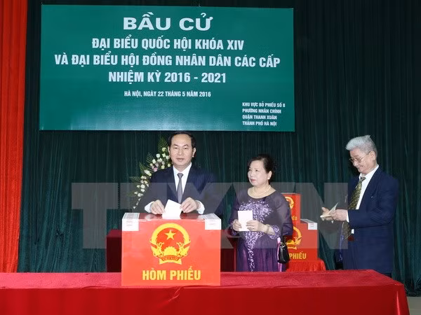 Chủ tịch nước Trần Đại Quang và Phu nhân đến bỏ phiếu bầu cử đại biểu Quốc hội khóa XIV và đại biểu Hội đồng nhân dân các cấp nhiệm kỳ 2016-2021 tại khu vực bỏ phiếu số 8, phường Nhân Chính, quận Thanh Xuân, TP. Hà Nội.
