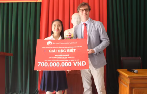 Cô gái xứ Thanh đạt học bổng 700 triệu đồng tiếp tục thành công với khởi nghiệp ảnh 3