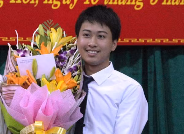 Cậu học trò nghèo mang vinh dự về cho ngôi trường vùng xa ảnh 2 Cậu học trò nghèo mang vinh dự về cho ngôi trường vùng xa ảnh 2