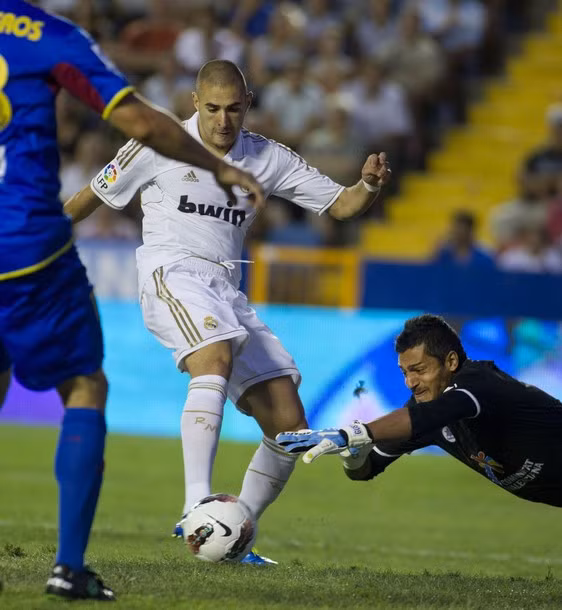 Benzema có một ngày thi đấu tồi tệ. Benzema có một ngày thi đấu tồi tệ.