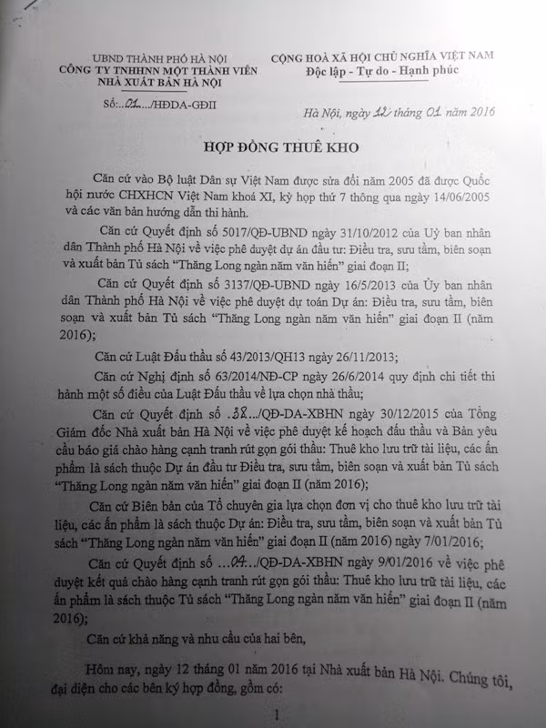 Nhà xuất bản Hà Nội đã ký hợp đồng thuê kho với đối tác là Công ty in Phú Thịnh để lưu trữ các tài liệu, ấn phẩm là sách thuộc dự án đầu tư điều tra, sưu tầm, biên soạn và xuất bản tủ sách giai đoạn 2 (2016) với số tiền lên tới 336.000.000 đồng và đã được giải ngân toàn bộ, trong khi chưa hề có ấn phẩm, tài liệu nào được xuất bản? (ảnh nguồn Giáo dục Việt Nam) Nhà xuất bản Hà Nội đã ký hợp đồng thuê kho với đối tác là Công ty in Phú Thịnh để lưu trữ các tài liệu, ấn phẩm là sách thuộc dự án đầu tư điều tra, sưu tầm, biên soạn và xuất bản tủ sách giai đoạn 2 (2016) với số tiền lên tới 336.000.000 đồng và đã được giải ngân toàn bộ, trong khi chưa hề có ấn phẩm, tài liệu nào được xuất bản? (ảnh nguồn Giáo dục Việt Nam)