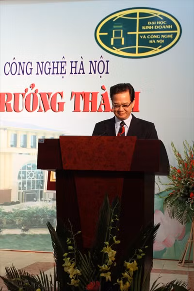 TT Nguyễn Tấn Dũng biểu dương trường ĐH KD&CN Hà Nội ảnh 1