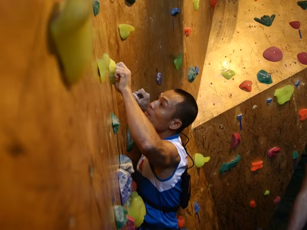 Đây là giải đấu do Câu lạc bộ Rock climbing (An Dương, Hoàn Kiếm, Hà Nội) tổ chức. Tham gia giải đấu không chỉ có những bạn trẻ Việt Nam mà còn có nhiều bạn nước ngoài mang quốc tịch khác nhau.