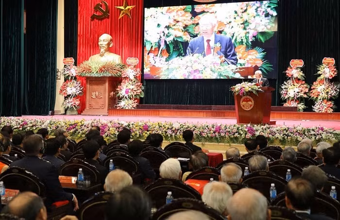 Tổng Bí thư, Chủ tịch nước Nguyễn Phú Trọng: Học viện cần quyết tâm đổi mới mạnh mẽ hơn nữa công tác đào tạo, bồi dưỡng cán bộ. Tổng Bí thư, Chủ tịch nước Nguyễn Phú Trọng: Học viện cần quyết tâm đổi mới mạnh mẽ hơn nữa công tác đào tạo, bồi dưỡng cán bộ.