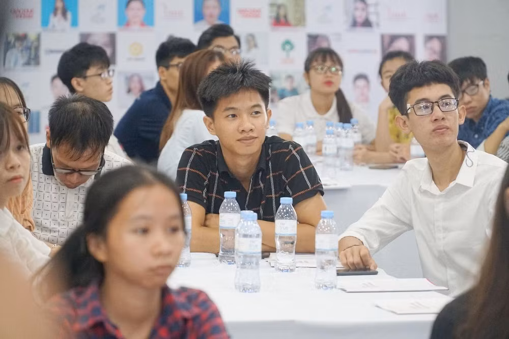 Sinh viên cần một cố vấn để đi đúng hướng và phát triển bản thân trên con đường sự nghiệp. Sinh viên cần một cố vấn để đi đúng hướng và phát triển bản thân trên con đường sự nghiệp.