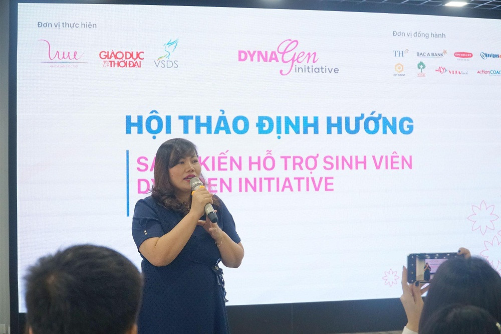 Bà Vũ Thu Hằng – Giám đốc Truyền thông, Ngân hàng Thương mại cổ phần Bắc Á phát biểu tại Hội thảo Định hướng.