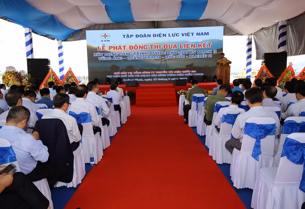 EVN, EVNNPT tổ chức Lễ phát động thi đua liên kết các dự án đường dây (ĐZ) 500kV mạch 3. EVN, EVNNPT tổ chức Lễ phát động thi đua liên kết các dự án đường dây (ĐZ) 500kV mạch 3.