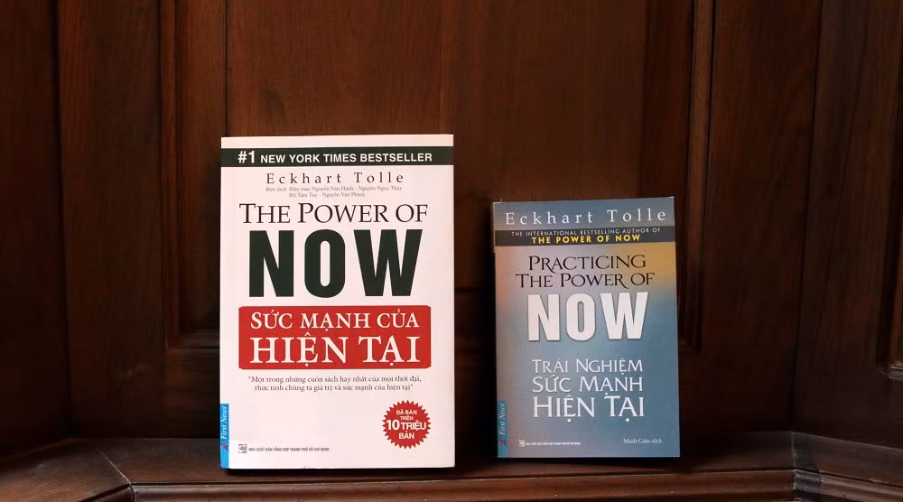 Bộ 2 cuốn sách "Trải nghiệm sức mạnh hiện tại". Bộ 2 cuốn sách "Trải nghiệm sức mạnh hiện tại".