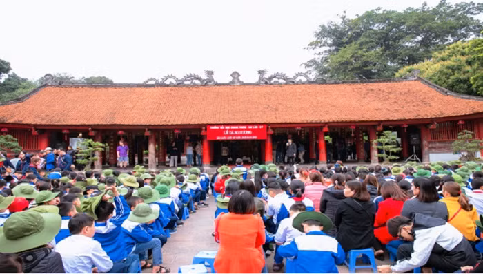 Học sinh và thầy cô Trường tiểu học Quang Trung (Hải Phòng) về Hà Nội báo công dâng Bác trong Đại hội cháu ngoan Bác Hồ năm học 2018 - 2019 (Ảnh: TB). Học sinh và thầy cô Trường tiểu học Quang Trung (Hải Phòng) về Hà Nội báo công dâng Bác trong Đại hội cháu ngoan Bác Hồ năm học 2018 - 2019 (Ảnh: TB).