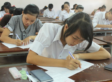 Thí sinh làm bài thi (ảnh minh họa)