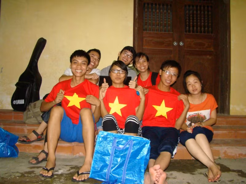 Đội sinh viên tình nguyện mang tên Mùa hè xanh túc trực tại Chùa Bằng A để làm công tác tiếp sức mùa thi cho các sĩ tử. Đội sinh viên tình nguyện mang tên Mùa hè xanh túc trực tại Chùa Bằng A để làm công tác tiếp sức mùa thi cho các sĩ tử.