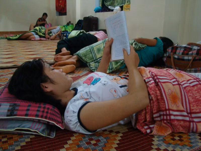 Hiện tại, Chùa Bằng đang có gần 100 sĩ tử cùng người nhà đang "nương nhờ". Số thí sinh sẽ được chia ra làm hai khu nam và nữ riêng biệt. Hiện tại, Chùa Bằng đang có gần 100 sĩ tử cùng người nhà đang "nương nhờ". Số thí sinh sẽ được chia ra làm hai khu nam và nữ riêng biệt.