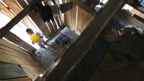 Ngôi nhà được chia thành nhiều khoang với độ cao thấp khác nhau. Ngôi nhà được chia thành nhiều khoang với độ cao thấp khác nhau.