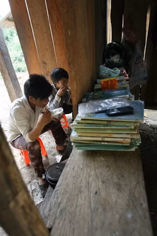 Một kiều bàn ăn được các cha mẹ học sinh thiết kế siêu tiết kiệm diện tích. Một kiều bàn ăn được các cha mẹ học sinh thiết kế siêu tiết kiệm diện tích.