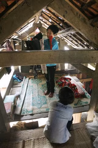 Khoang áp mái là nơi ngủ nghỉ của 6 nam học sinh từ lớp 6 đến lớp 8. Khoang áp mái là nơi ngủ nghỉ của 6 nam học sinh từ lớp 6 đến lớp 8.
