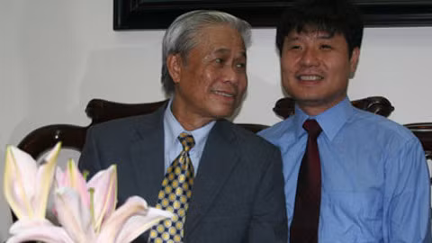 Nhà thơ Vũ Quần Phương và con trai Vũ Hà Văn Nhà thơ Vũ Quần Phương và con trai Vũ Hà Văn