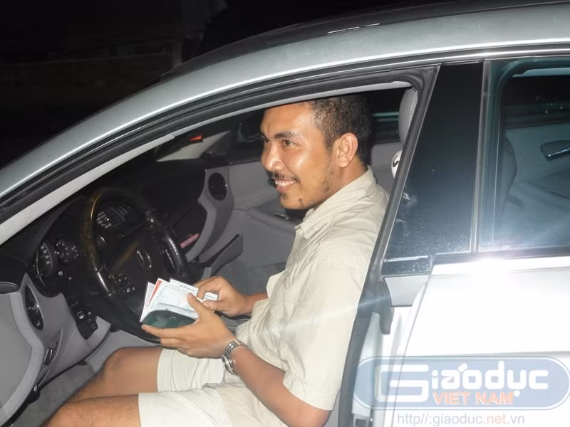 "Nhưng anh Sang đã gặp một sự cố trong thời gian mượn xe mà anh không nói cho tôi biết. Hôm nay anh ấy đã giải thích rõ. Hiểu rõ sự việc, tôi rất thương và thông cảm cho anh Sang".