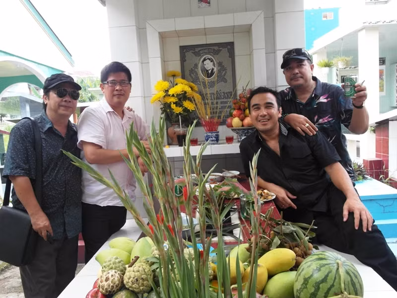 Diễn viên Lê Tuấn Anh nói: "Đây là nhóm làm phim Vị đắng tình yêu, nếu kể luôn Lê Công nữa".