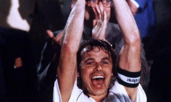 Hậu vệ Bernard Dietz - Đội trưởng ĐT Tây Đức vô địch EURO năm 1980, Á quân EURO 1976 Hậu vệ Bernard Dietz - Đội trưởng ĐT Tây Đức vô địch EURO năm 1980, Á quân EURO 1976