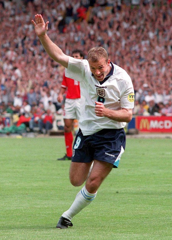 Tiền đạo Alan Shearer (ĐT Anh) - Vua phá lưới EURO 1996 (7 bàn) Tiền đạo Alan Shearer (ĐT Anh) - Vua phá lưới EURO 1996 (7 bàn)