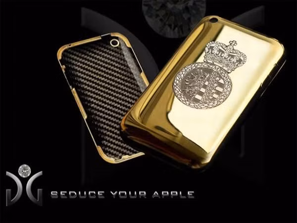 GnG iPhone Giá: 108.888 USD GnG iPhone được làm hoàn toàn bằng thủ công và được chế tạo từ 180g vàng 18 carat. Toàn bộ vỏ cũng được nạm khoảng 200 viên kim cương. Tuy nhiênn, điểm nhấn khiến nó trở nên nổi bật chính là lôg “Crown” được làm từ 400 viên kim cương. Vì thế mà nó trở thành chiếc vỏ bao điện thoại đắt nhất thế giới từ trước tới nay. GnG iPhone Giá: 108.888 USD GnG iPhone được làm hoàn toàn bằng thủ công và được chế tạo từ 180g vàng 18 carat. Toàn bộ vỏ cũng được nạm khoảng 200 viên kim cương. Tuy nhiênn, điểm nhấn khiến nó trở nên nổi bật chính là lôg “Crown” được làm từ 400 viên kim cương. Vì thế mà nó trở thành chiếc vỏ bao điện thoại đắt nhất thế giới từ trước tới nay.